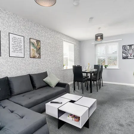 Cozy 2 Bed Apartment - Ideal For Long Stays, Relocators & Contractors - Free Parking - Sleeps 2 - By Old Trafford & Salford University-2